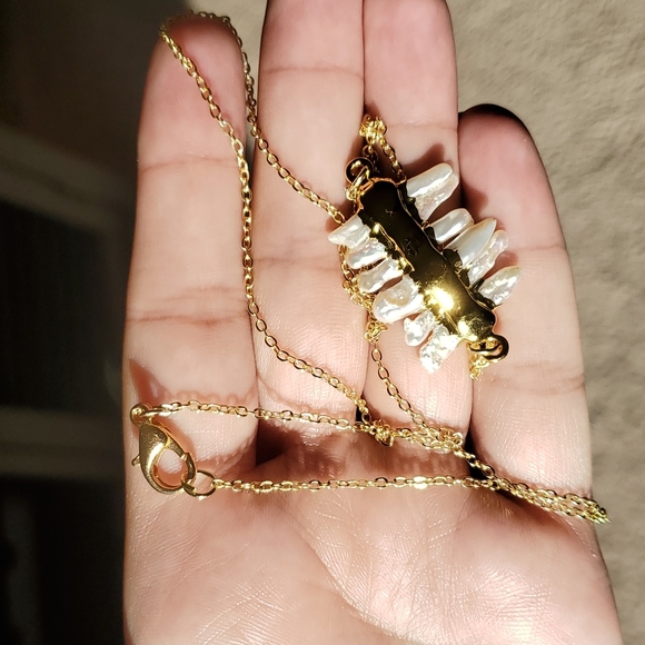 Mother of Pearl Necklace - Picture 3 of 4